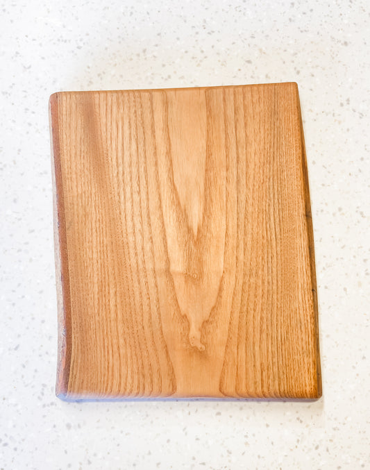 The Nádúr Board – Classic Live-Edge Irish Ash Board